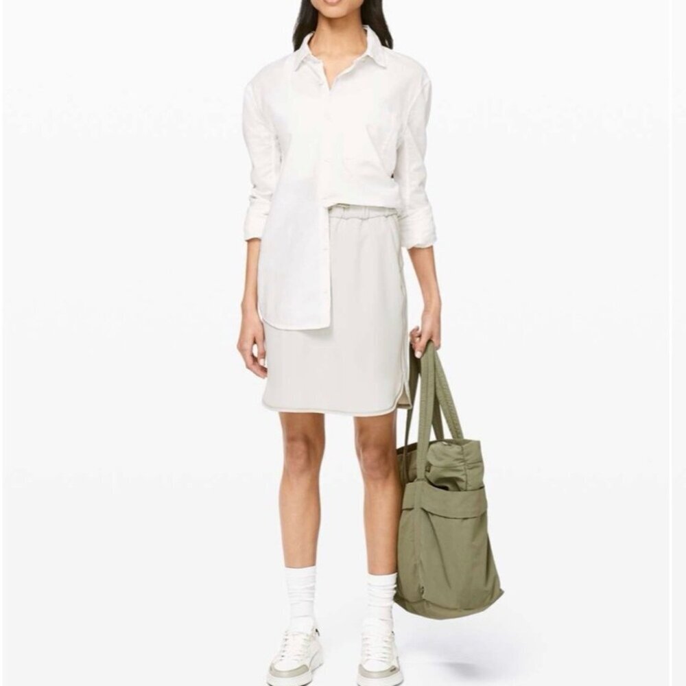 Lululemon On the Fly Woven Skirt Silverstone |  Size 2